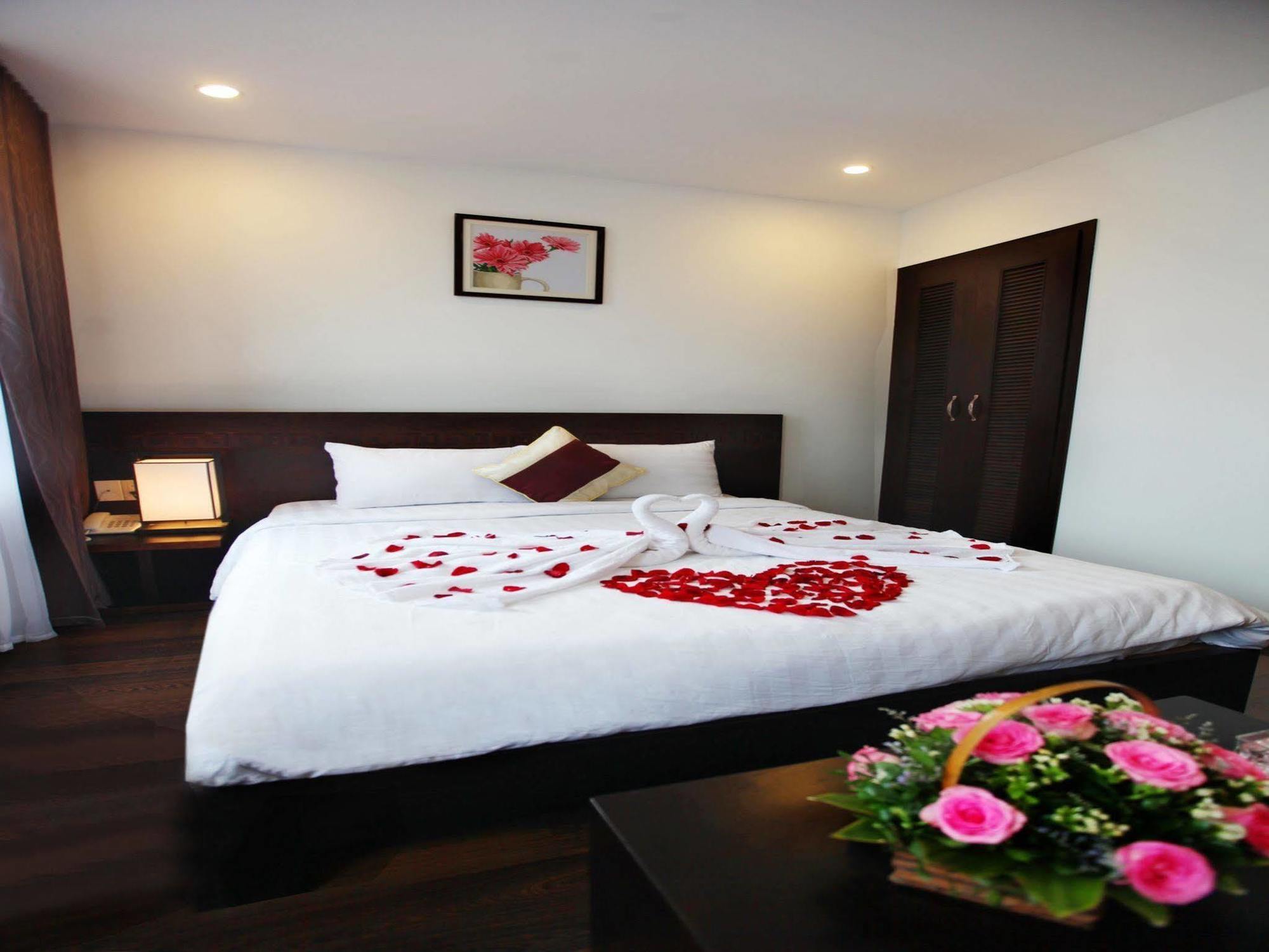 Emily Hotel & Apartment Da Nang Exterior photo