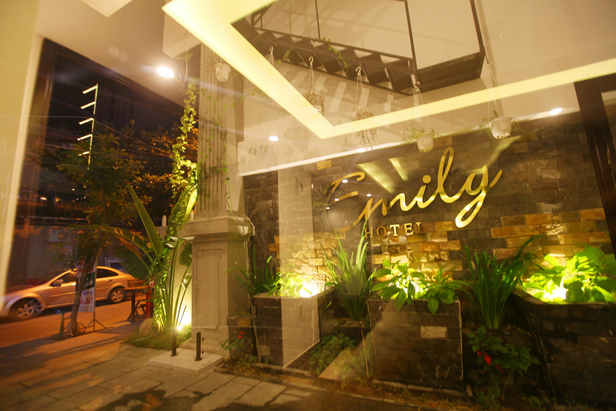 Emily Hotel & Apartment Da Nang Exterior photo