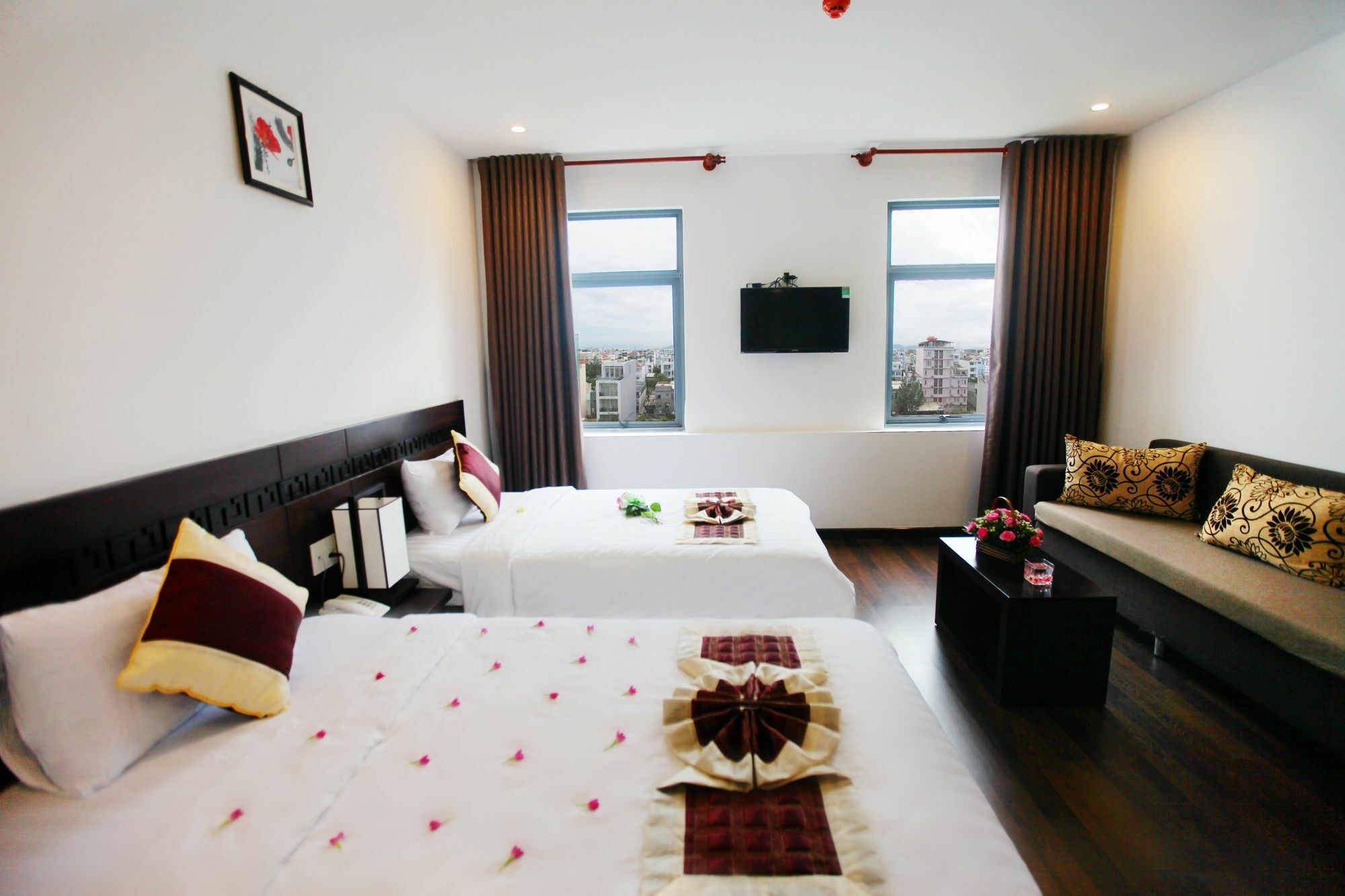 Emily Hotel & Apartment Da Nang Exterior photo