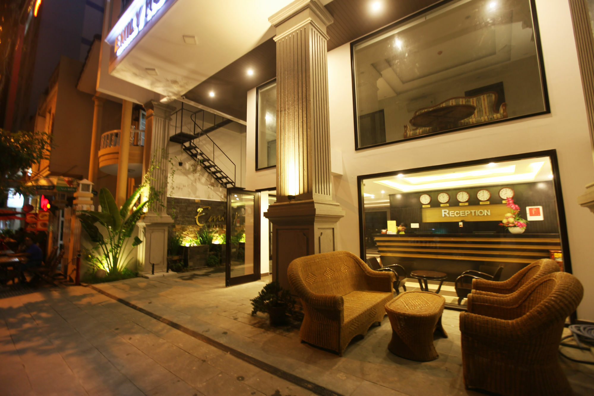 Emily Hotel & Apartment Da Nang Exterior photo