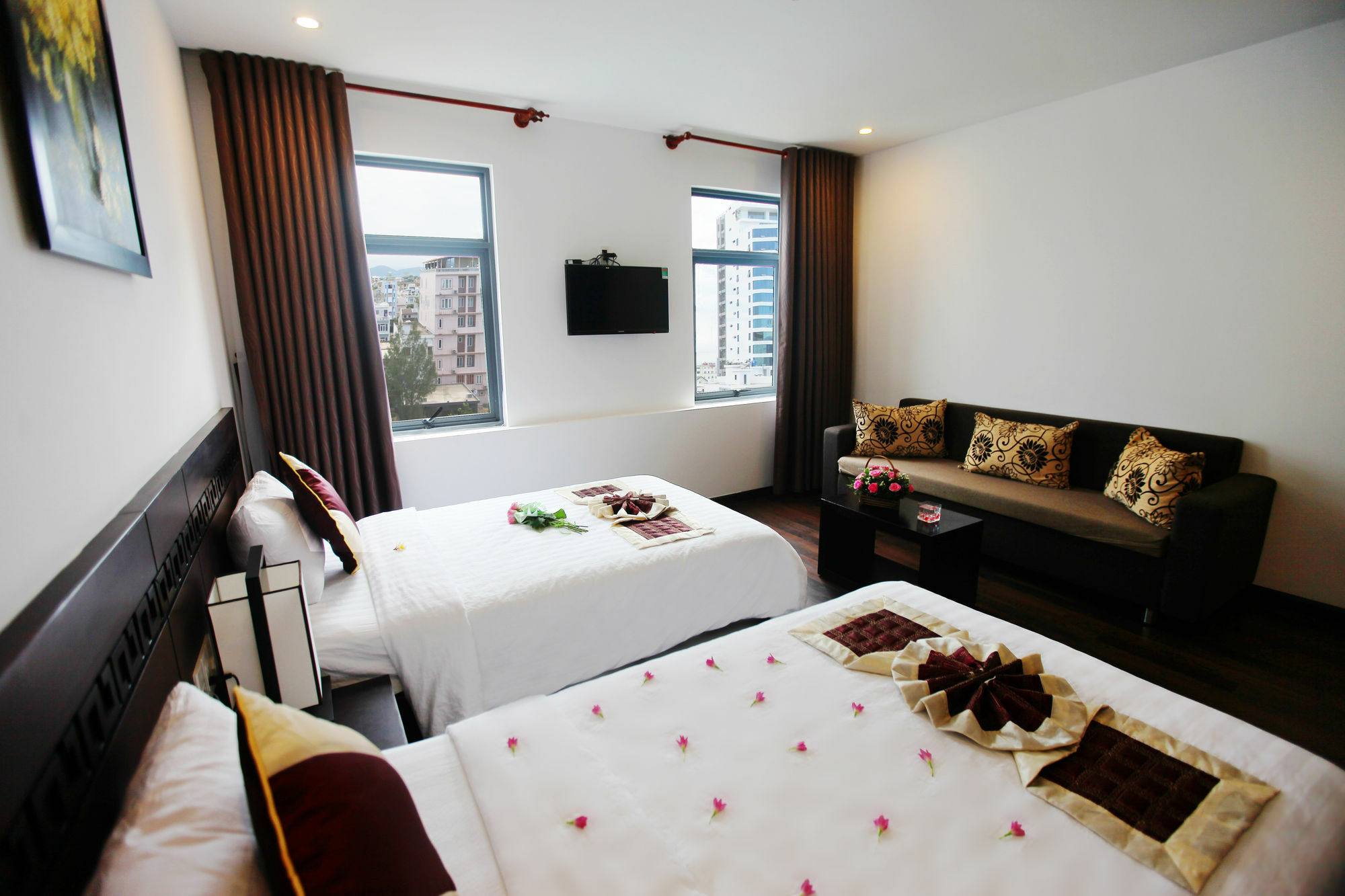 Emily Hotel & Apartment Da Nang Exterior photo