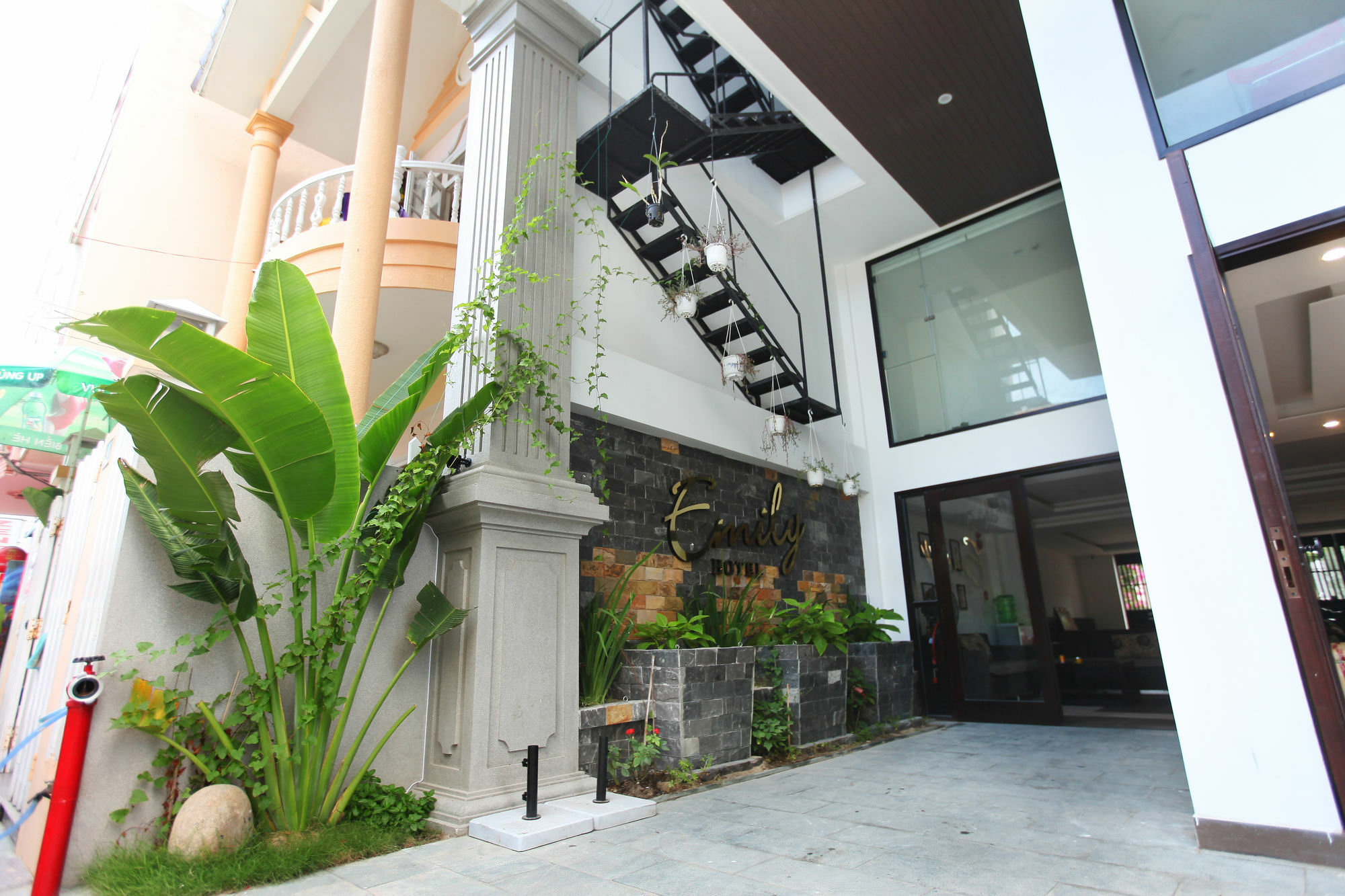 Emily Hotel & Apartment Da Nang Exterior photo