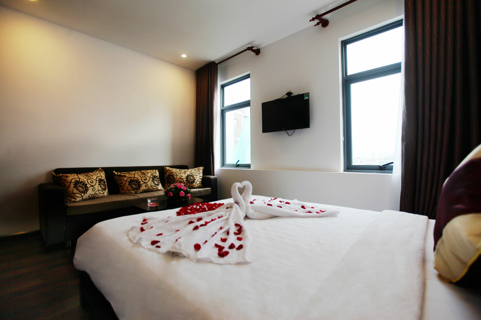 Emily Hotel & Apartment Da Nang Exterior photo